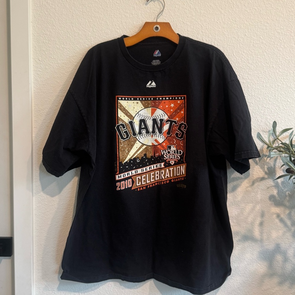 Majestic Black T-Shirt with Logo- Giants